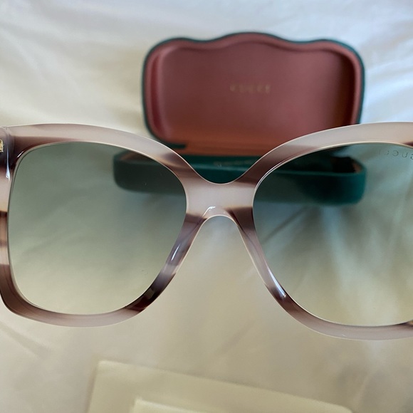 ❌SOLD❌ Authentic Gucci Sunglasses - Picture 4 of 6